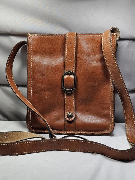 Patricia Nash Handbags - Patricia Nash Venezia Tan Italian Leather Pouch Slim Crossbody Bag P28801